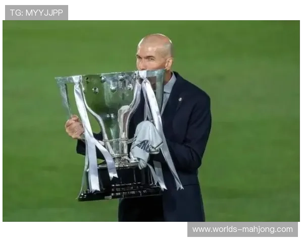 齐达内“玄学”带队重夺西甲，皇马5年后再度捧杯